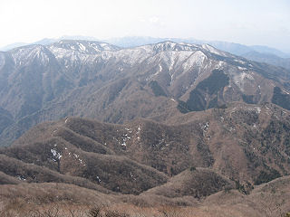 藤原岳から銚子ヶ岳、静ヶ岳方面の眺め。