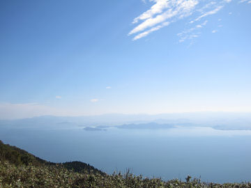 稜線より琵琶湖を望む