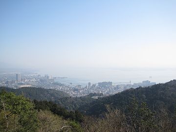 逢坂山より大津市街と琵琶湖を望む