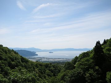 バイパス分岐上から琵琶湖を望む
