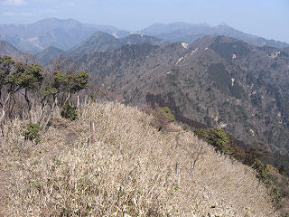 仙ヶ岳より宮指路岳、高円山を望む。