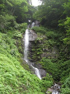 美しい五銚子の滝。