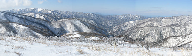 赤坂山から三方方面の眺め。