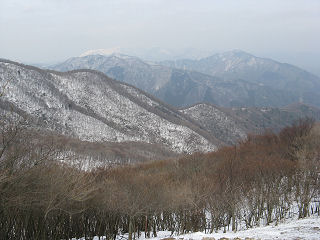 木和田尾より三国岳、霊仙山方面を望む。