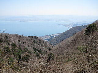 稜線より琵琶湖を望む。