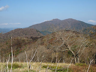 武奈ヶ岳を望む。